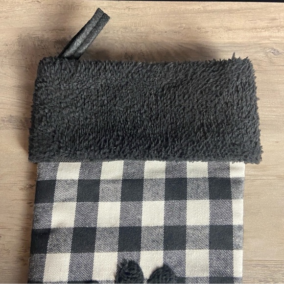 White Buffalo Plaid Pattern with Prominent Paw Print Appliques. - Picture 3 of 6